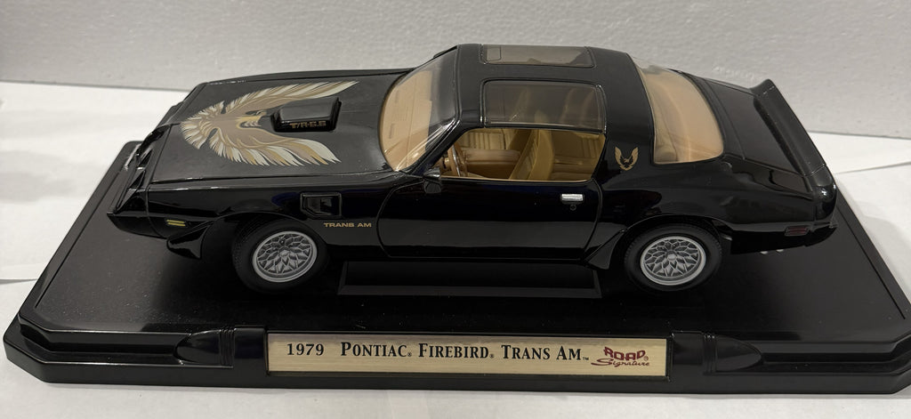 1979 Pontiac Firebird Trans Am 1:18 Diecast – Road Signature Black & Gold