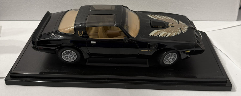 1979 Pontiac Firebird Trans Am 1:18 Diecast – Road Signature Black & Gold