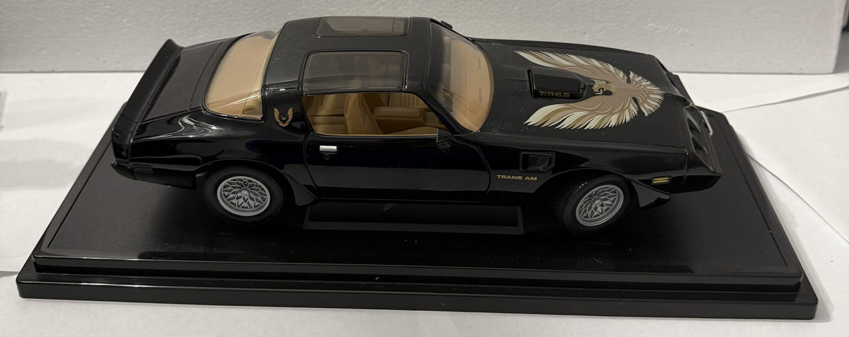 1979 Pontiac Firebird Trans Am 1:18 Diecast – Road Signature Black & Gold