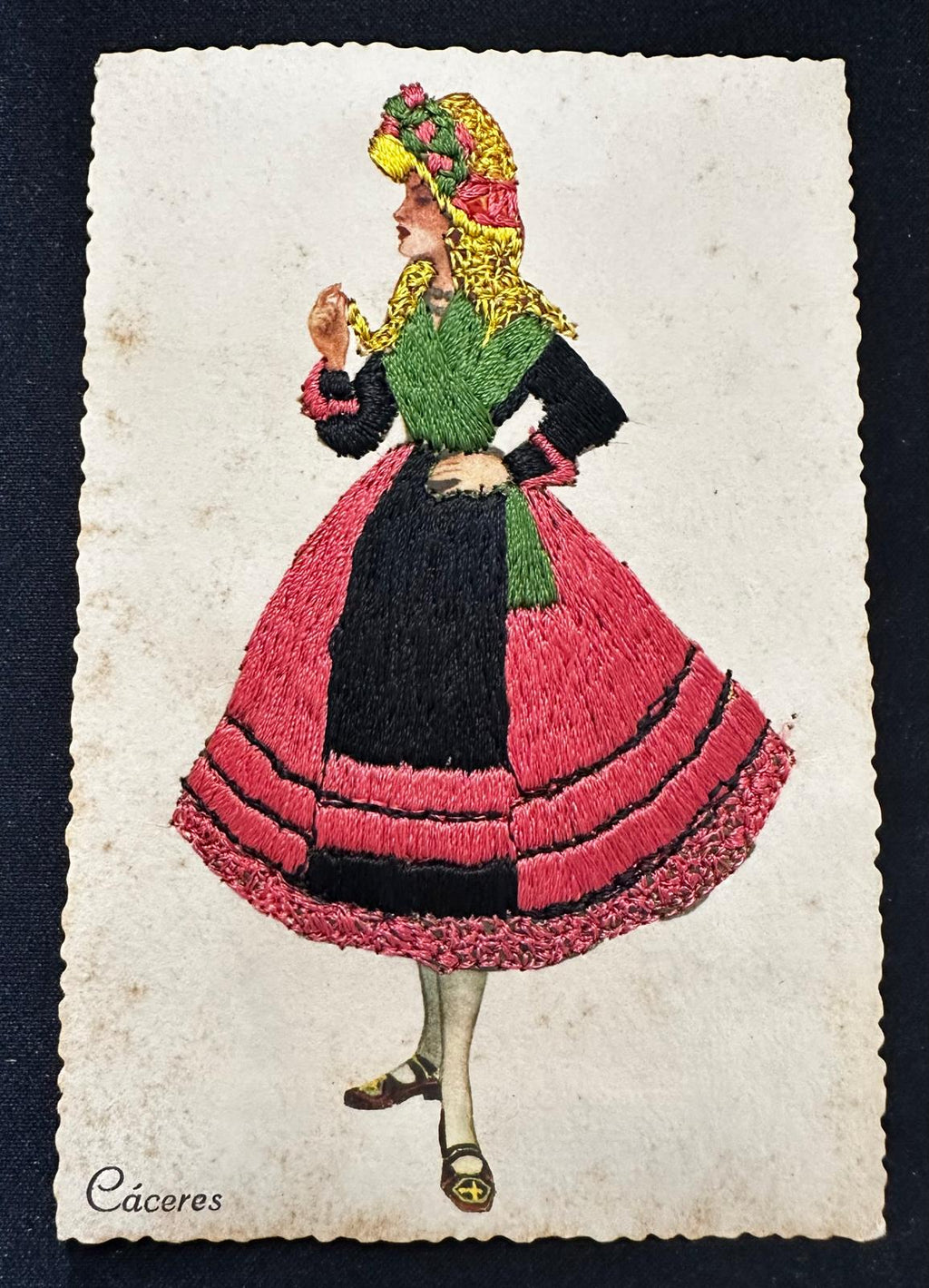 Postal bordada España Cáceres traje regional
