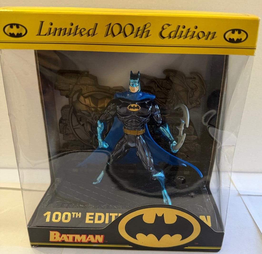 Figura de Batman de Kenner, edición limitada del centenario, de 1996 – En caja