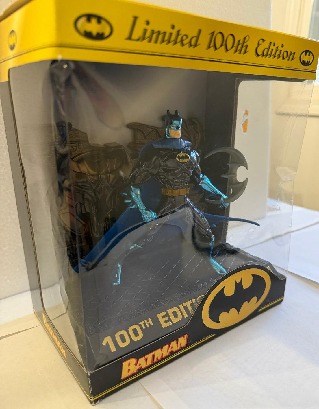Figura de Batman de Kenner, edición limitada del centenario, de 1996 – En caja