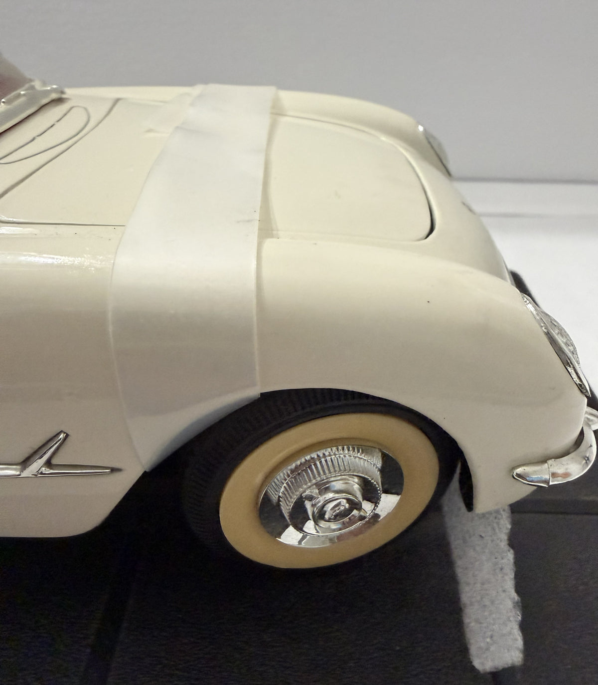 Mira by Solido 1953 Chevrolet Corvette Convertible 1:18 Diecast Model with Display Base