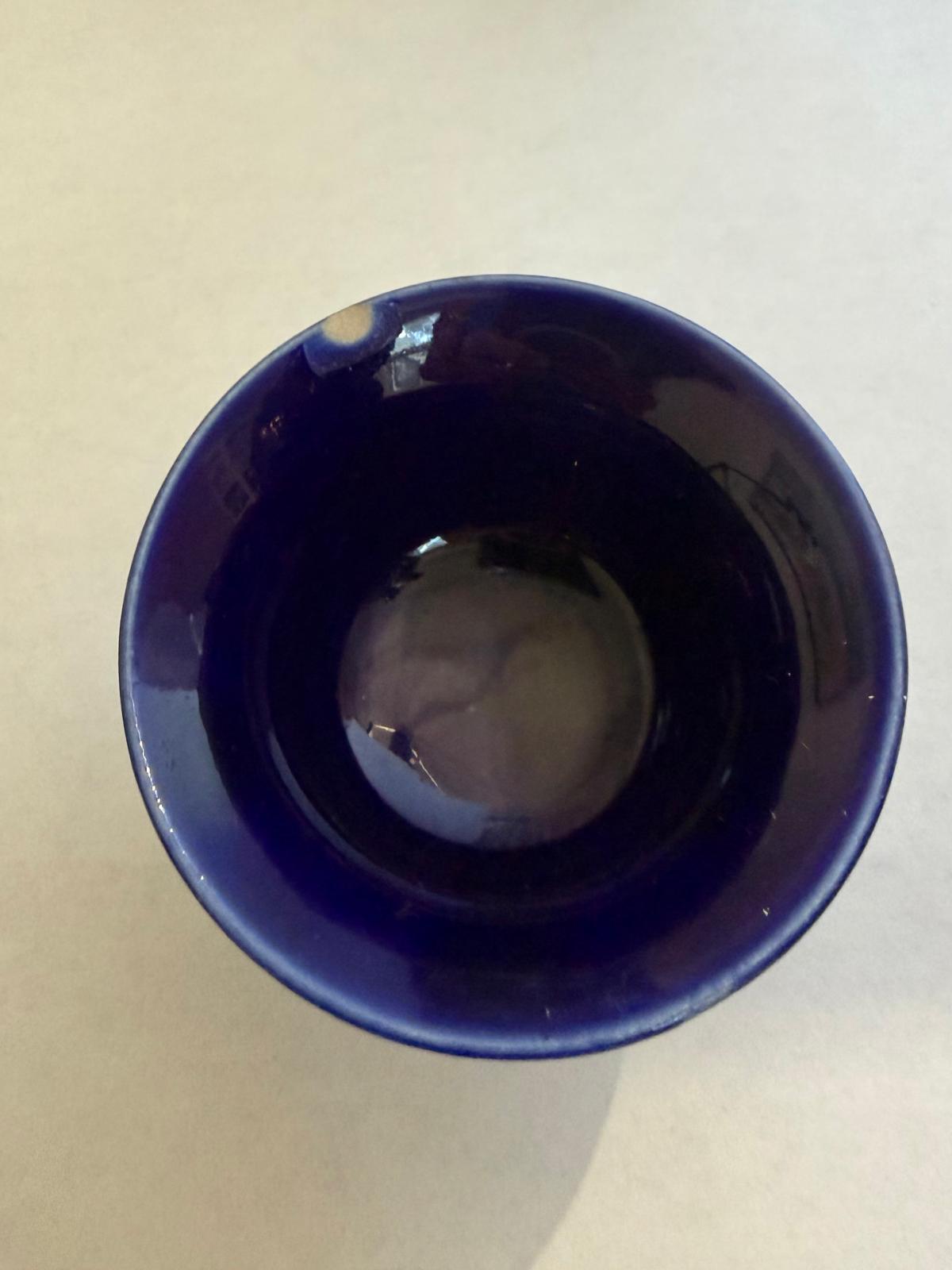 Juego de vodka mongol antiguo con dragón azul cobalto y oro – 7 piezas – c.1980