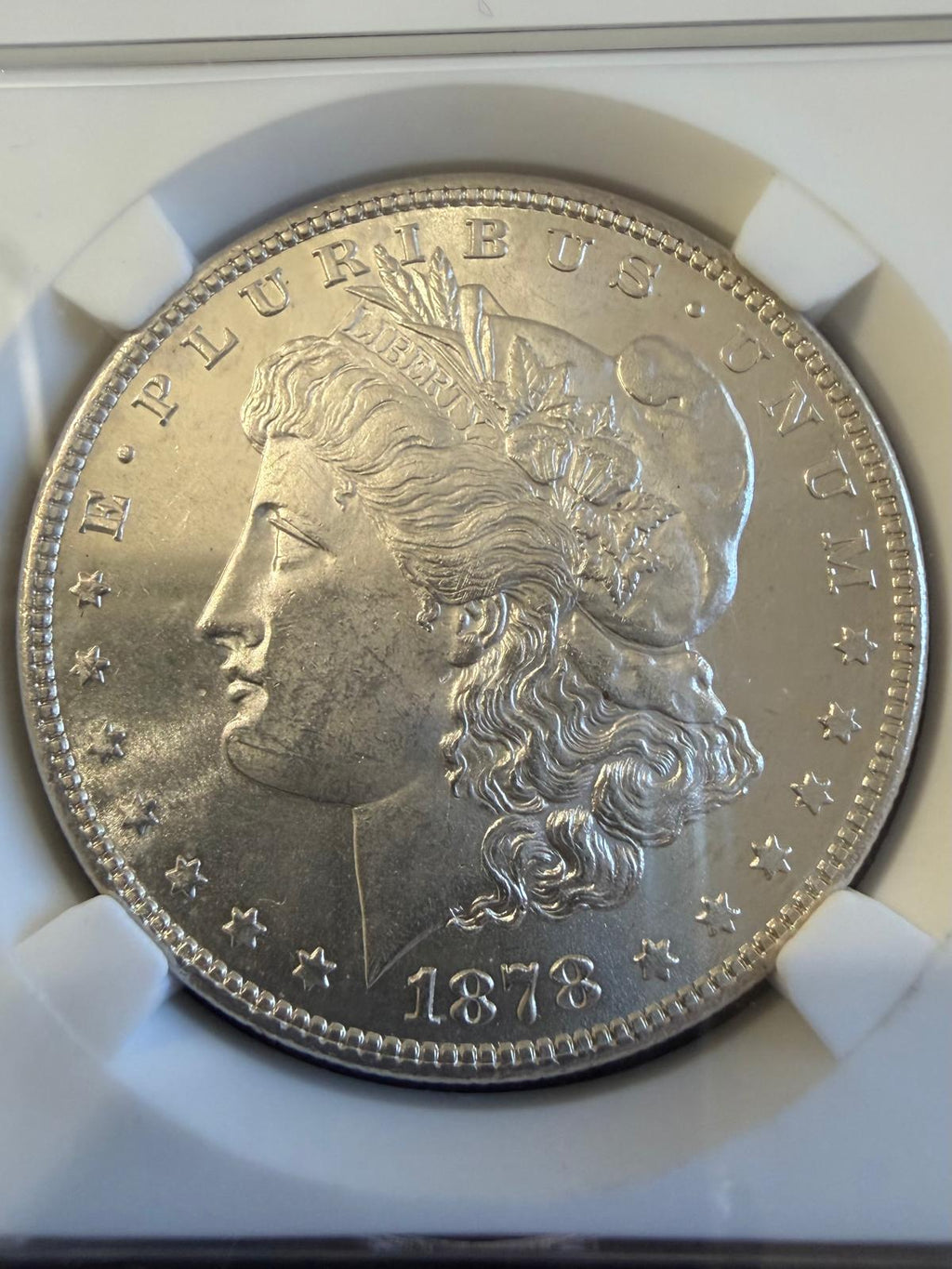 Dólar Morgan de 1878-S, reverso estándar de 7 plumas de cola de 1878, aproximadamente MS62–MS63.