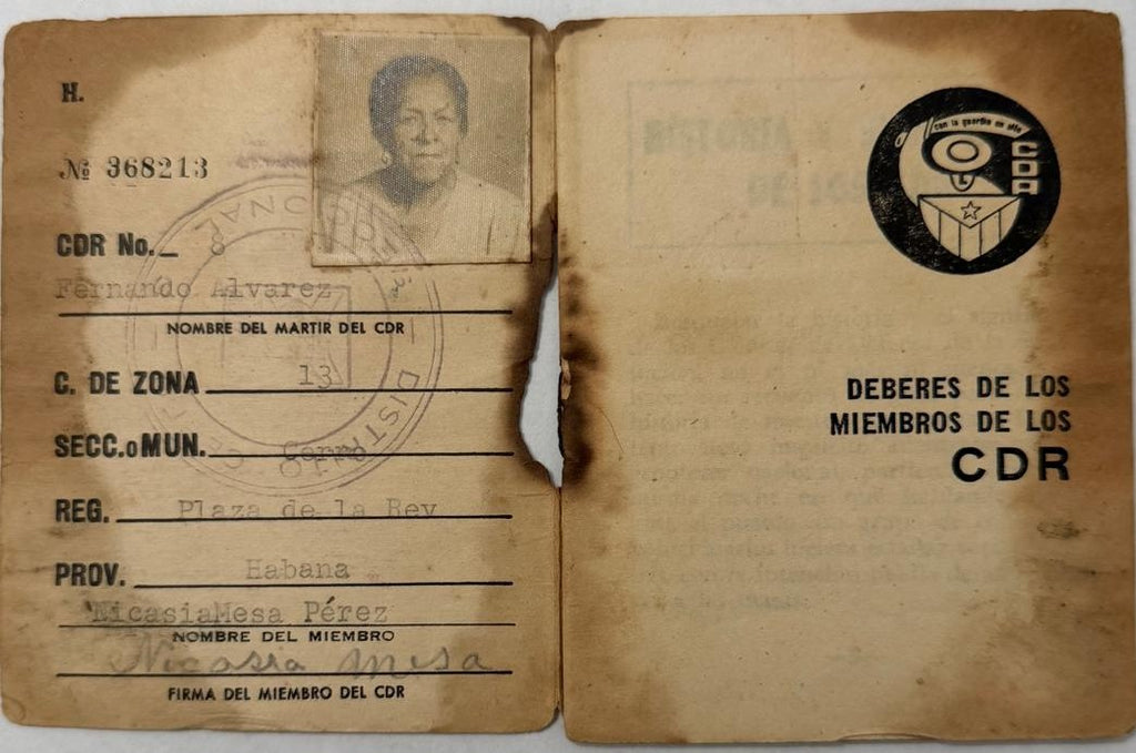 Libreta de identificación de miembro de los CDR de Cuba de 1968 – Habana, miembro identificado con foto – Efímera revolucionaria