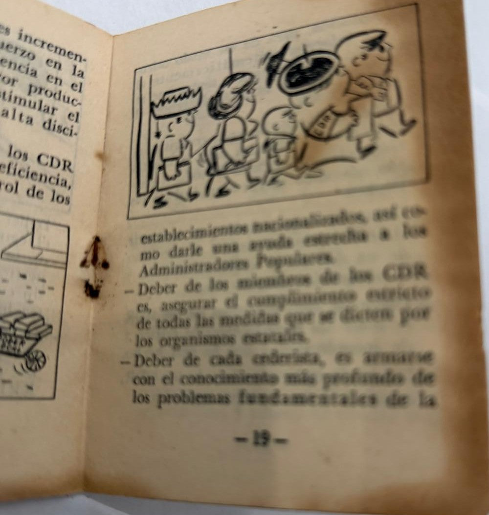 Libreta de identificación de miembro de los CDR de Cuba de 1968 – Habana, miembro identificado con foto – Efímera revolucionaria