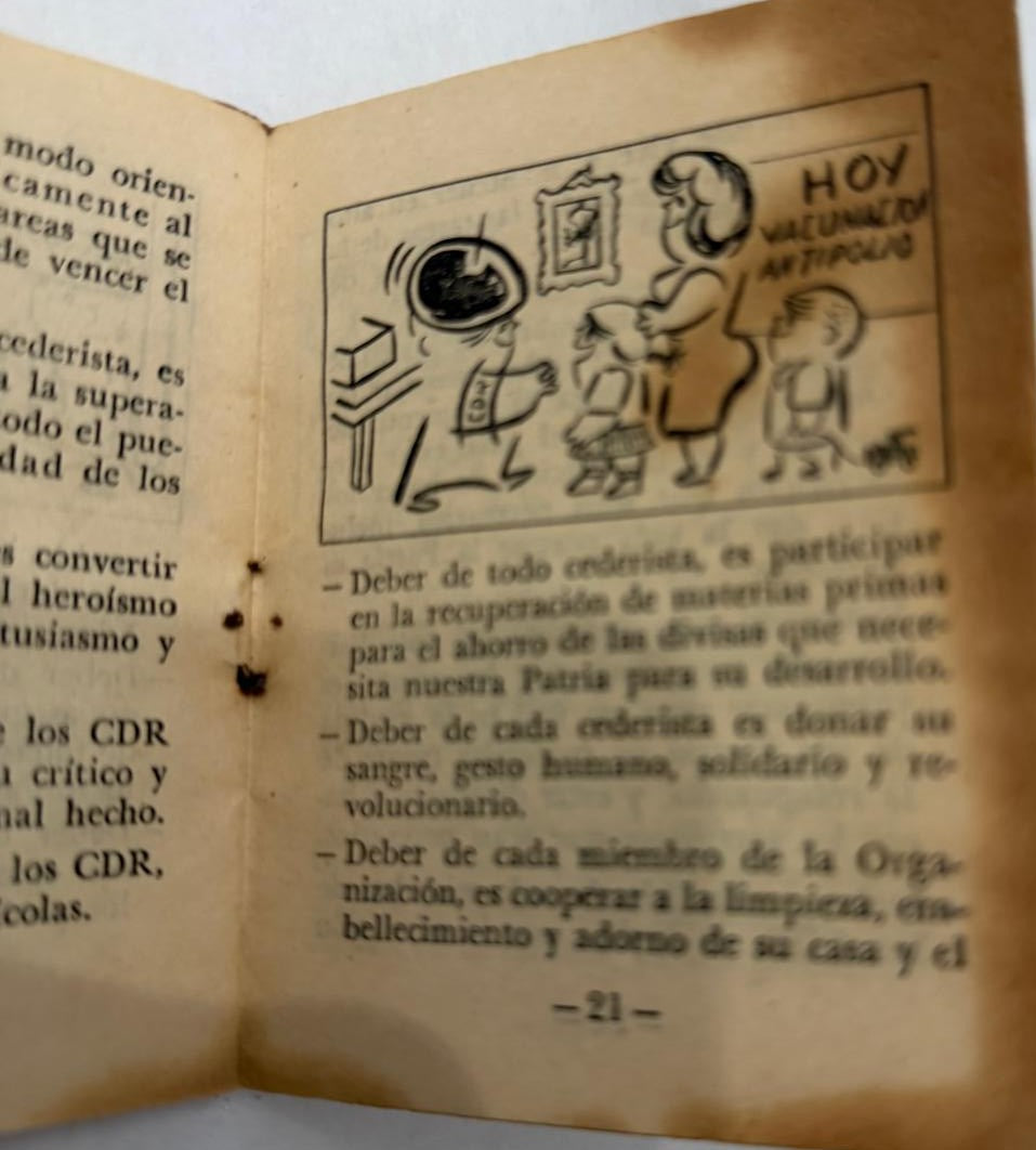 Libreta de identificación de miembro de los CDR de Cuba de 1968 – Habana, miembro identificado con foto – Efímera revolucionaria
