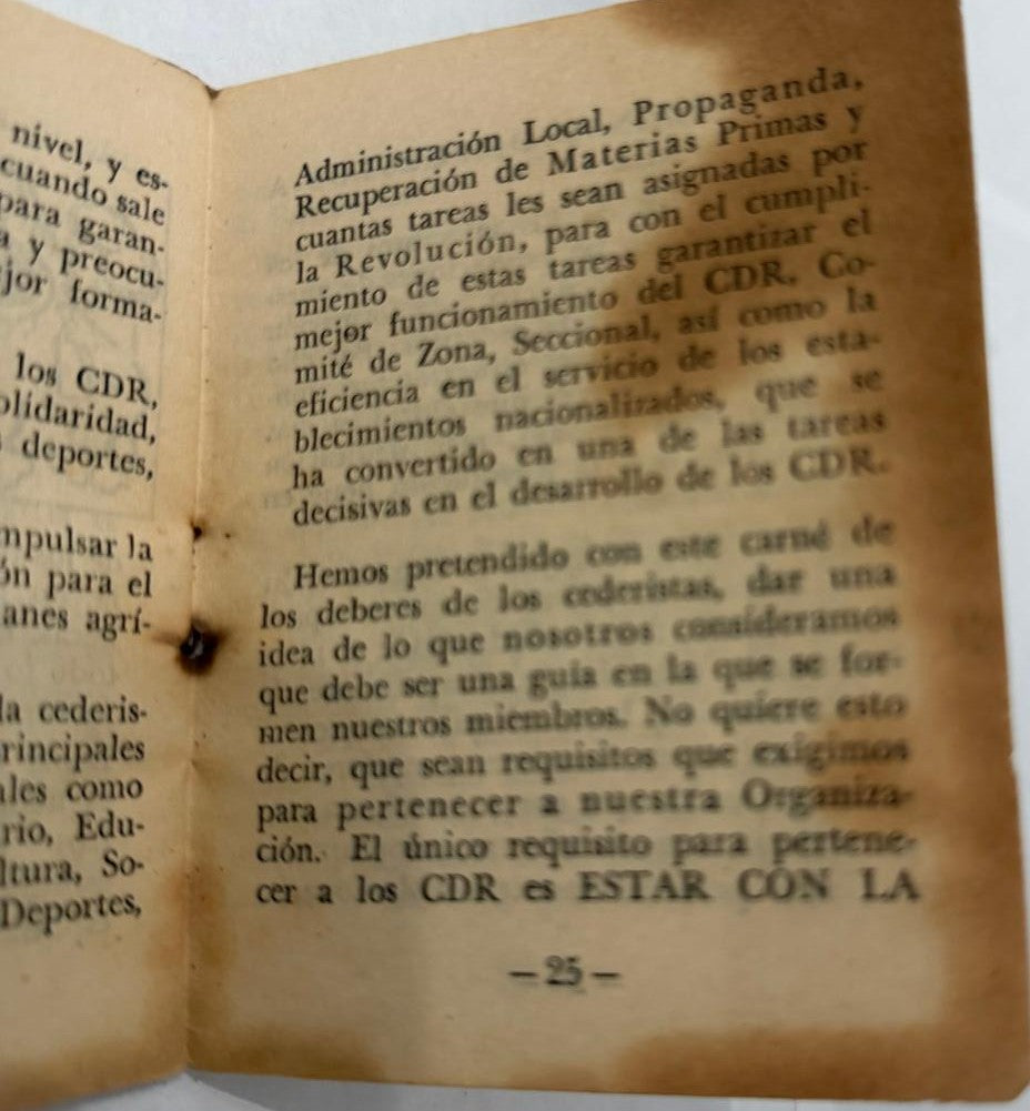 Libreta de identificación de miembro de los CDR de Cuba de 1968 – Habana, miembro identificado con foto – Efímera revolucionaria