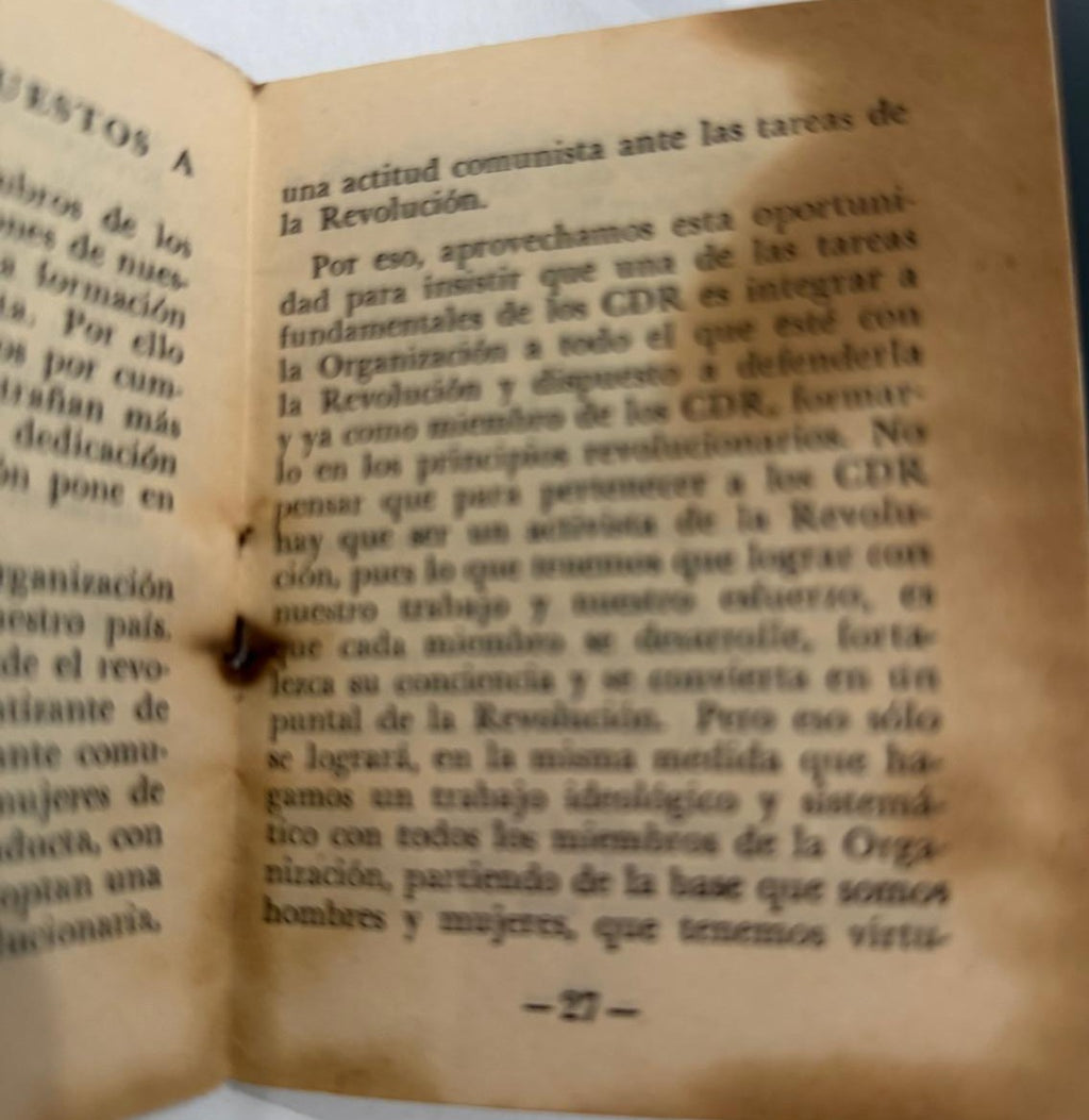 Libreta de identificación de miembro de los CDR de Cuba de 1968 – Habana, miembro identificado con foto – Efímera revolucionaria