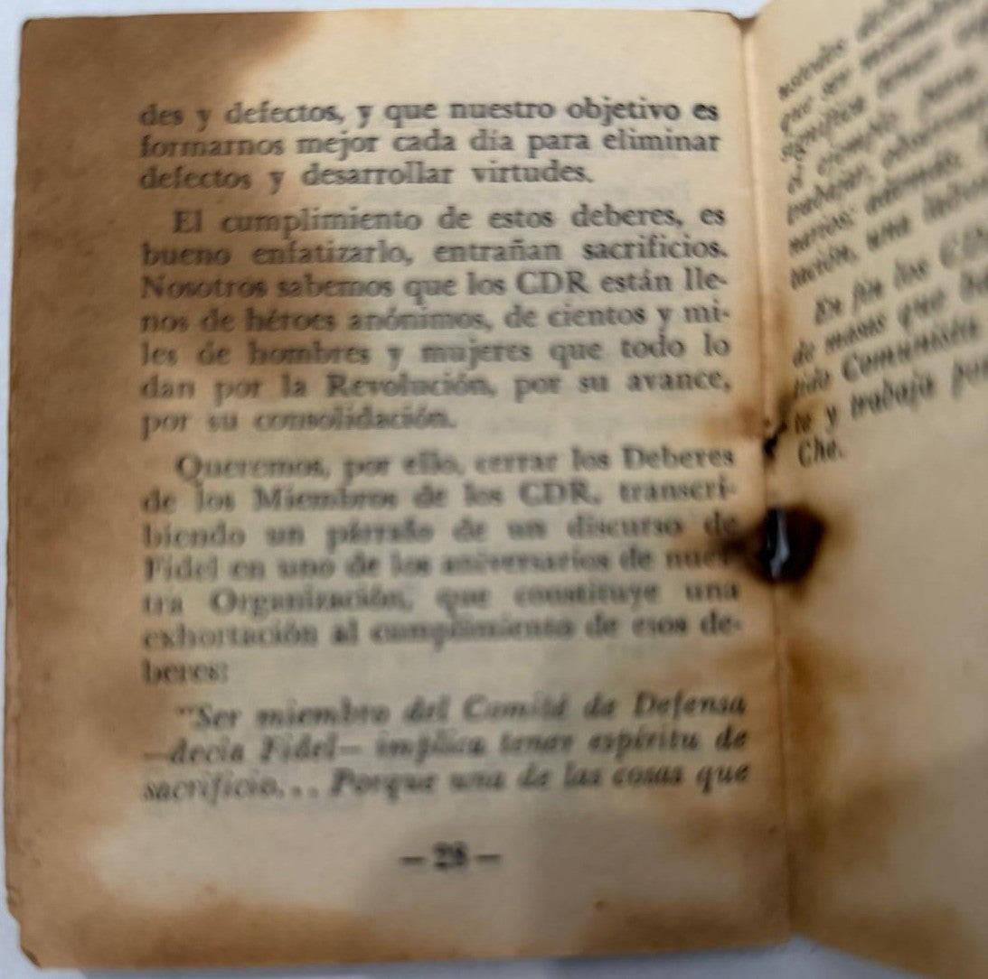 Libreta de identificación de miembro de los CDR de Cuba de 1968 – Habana, miembro identificado con foto – Efímera revolucionaria
