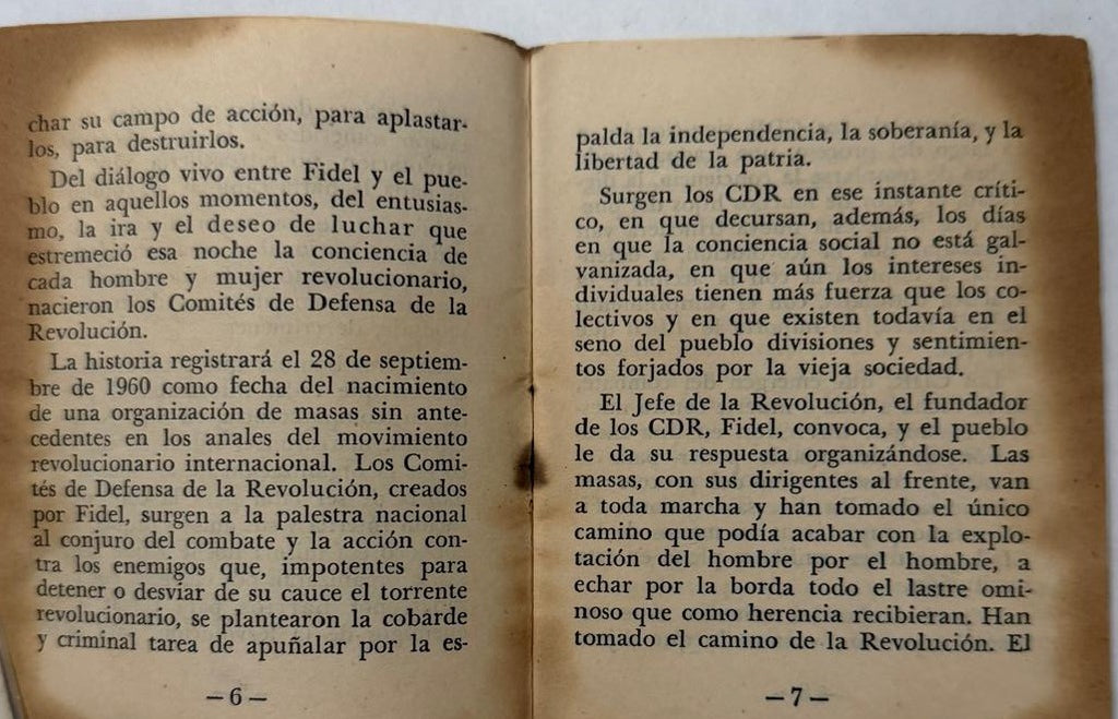 Libreta de identificación de miembro de los CDR de Cuba de 1968 – Habana, miembro identificado con foto – Efímera revolucionaria