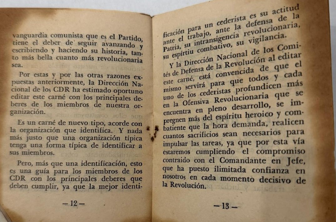 Libreta de identificación de miembro de los CDR de Cuba de 1968 – Habana, miembro identificado con foto – Efímera revolucionaria
